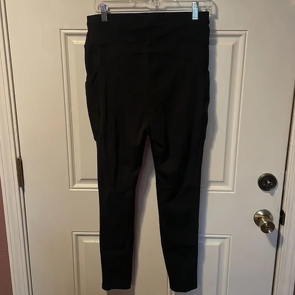 *SOLD* Pop Fit Leggings - Picture 2 of 5